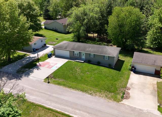Property at 514 W Washington St, Mendon, IL 62351, 4 beds, 2 baths