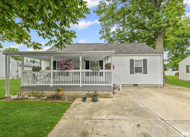 Property at 620 W Allmon St, Salem, IL 62881, 3 beds, 2 baths