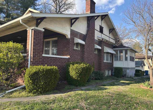 Property at 700 N 12th St, Mt Vernon, IL 62864, 2 beds, 0.5 baths
