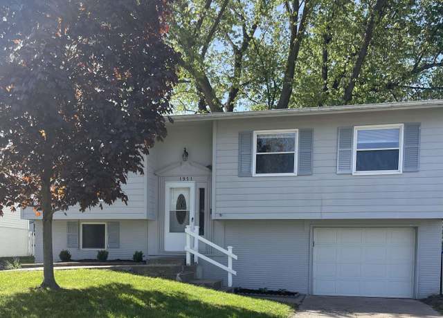 Property at 1951 Bristol Dr, Bettendorf, IA 52722, 3 beds, 2 baths