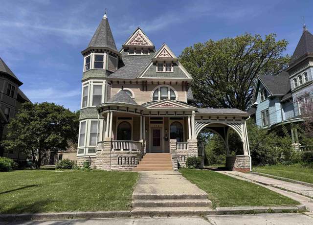 Property at 774 N Broad St, Galesburg, IL 61401, 6 beds, 2.5 baths