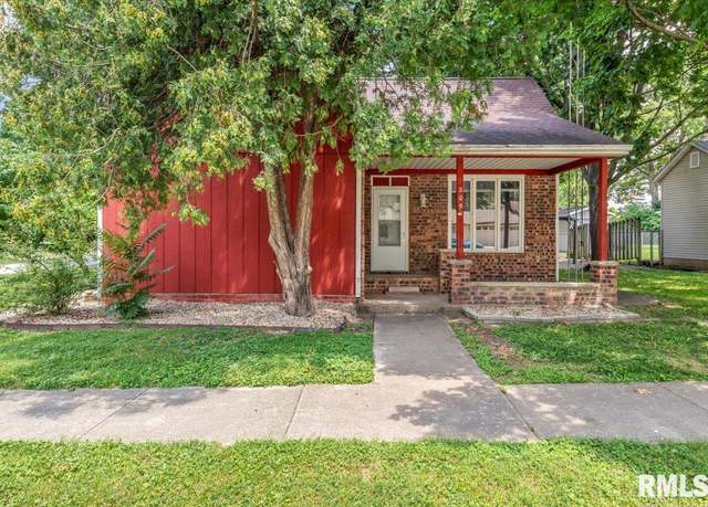 Property at 209 W Madison St, Athens, IL 62613, 3 beds, 1 bath