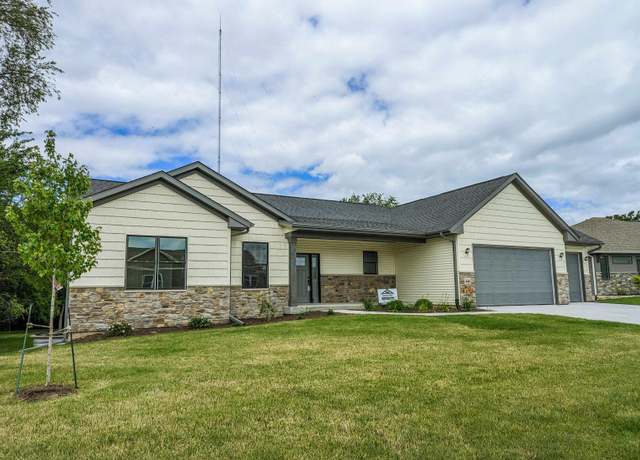 Property at 446 Mason Dr, Riverdale, IA 52722, 5 beds, 3.5 baths