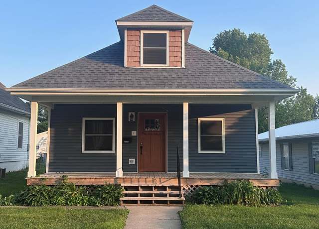 Property at 2016 Chestnut St, Quincy, IL 62301, 3 beds, 2 baths