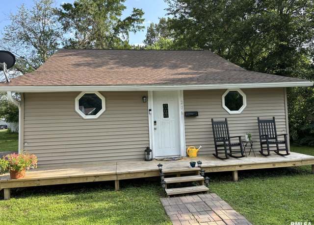 Property at 206 E Reed St, Benton, IL 62812, 2 beds, 1 bath