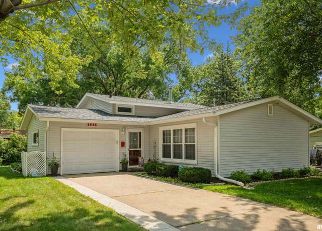 Property at 1535 14th St, Bettendorf, IA 52722, 3 beds, 1.5 baths