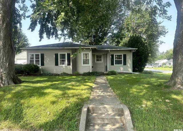 Property at 1302 S 10th St, Clinton, IA 52732, 2 beds, 1 bath