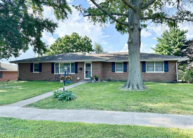 Property at 8 Westfair Dr, Jacksonville, IL 62650, 5 beds, 2 baths