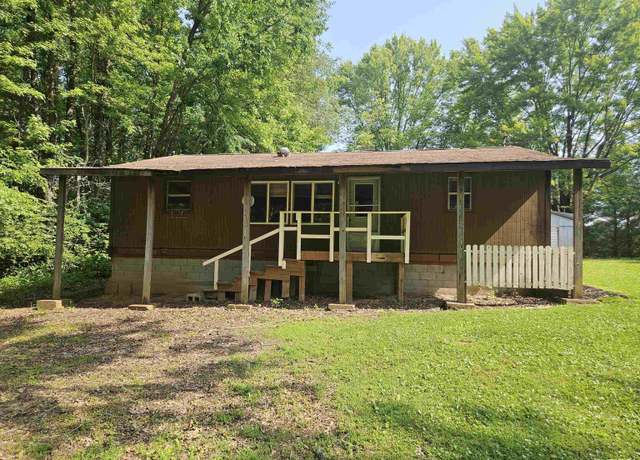 Property at 1233 W Harrison Rd, Murphysboro, IL 62966, 2 beds, 2 baths