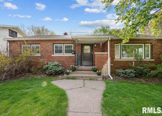 Property at 1936 Carey Ave, Davenport, IA 52803, 4 beds, 2 baths