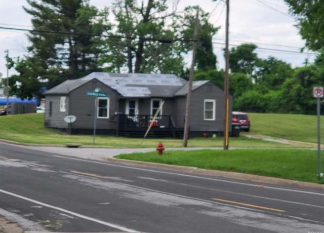 Property at 1902 Old West Main St, Carbondale, IL 62901, 3 beds, 1 bath