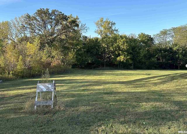 Property at 400 Silver Creek Dr, Washington, IL 61571