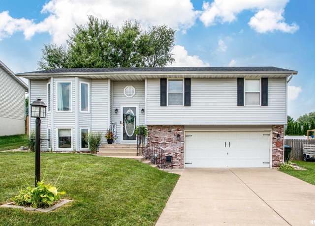Property at 112 Lexington Dr, East Peoria, IL 61611, 3 beds, 2.5 baths