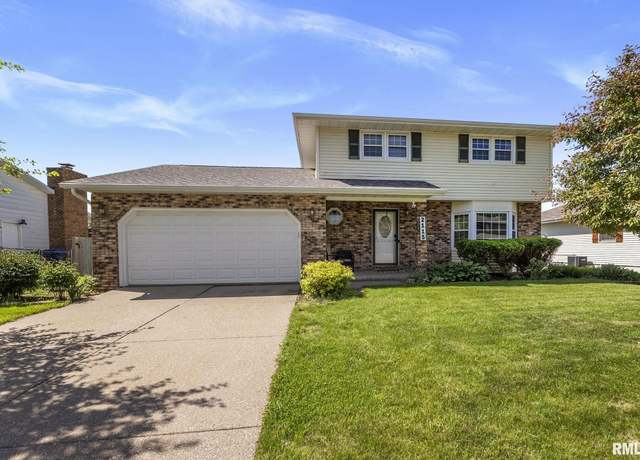 Property at 2115 W 31st St, Davenport, IA 52804, 3 beds, 2.5 baths