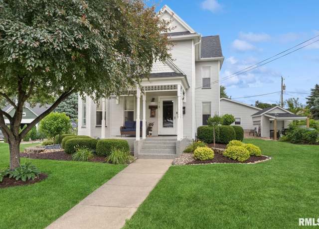 Property at 518 12th St, De Witt, IA 52742, 4 beds, 2 baths