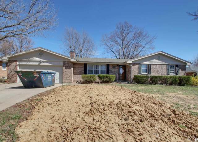 Property at 1523 S 28th St, Quincy, IL 62301, 3 beds, 2.5 baths