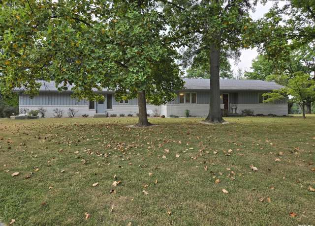 Property at 2 Webster Hill St, Mt Vernon, IL 62864, 3 beds, 3 baths