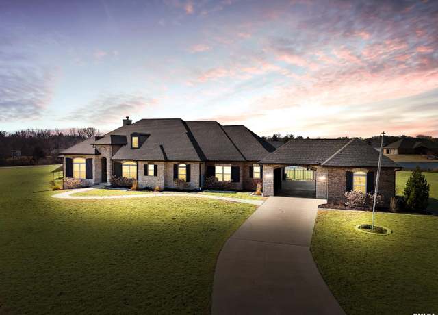 Property at 28 Briarwood Ln, Metamora, IL 61548, 5 beds, 3.5 baths