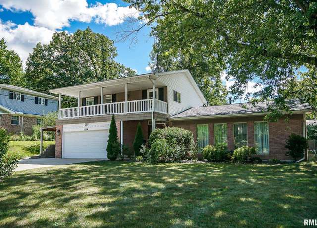 Property at 1114 W Oakglen Dr, Peoria, IL 61614, 3 beds, 2.5 baths