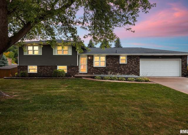 Property at 524 Crestview Dr, Metamora, IL 61548, 4 beds, 2 baths