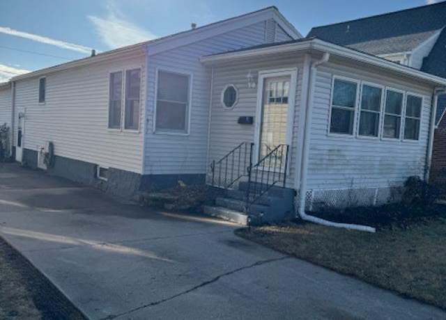 Property at 317 7th Avenue North, Clinton, IA 52732, 2 beds, 1 bath