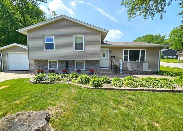 Property at 315 Colony Dr, Davenport, IA 52806, 3 beds, 1 bath