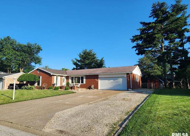 Property at 2828 Kingsridge Dr, Quincy, IL 62301-6235, 3 beds, 2.5 baths