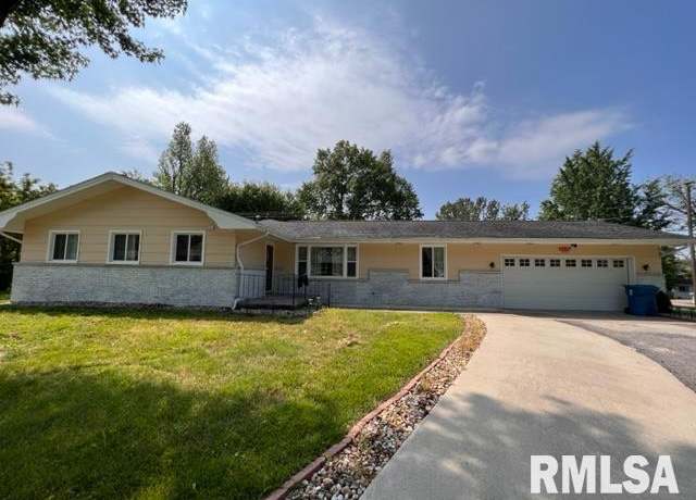 Property at 301 Lakeshore Dr, Carterville, IL 62918, 3 beds, 2 baths