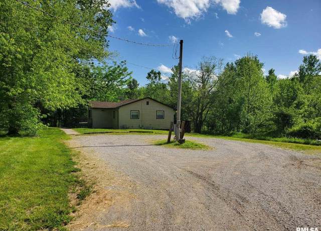 Property at 259 Warren Rd, Carbondale, IL 62901, 3 beds, 2 baths