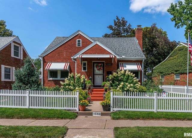 Property at 1640 Broadlawn Ave, Davenport, IA 52803, 3 beds, 3 baths