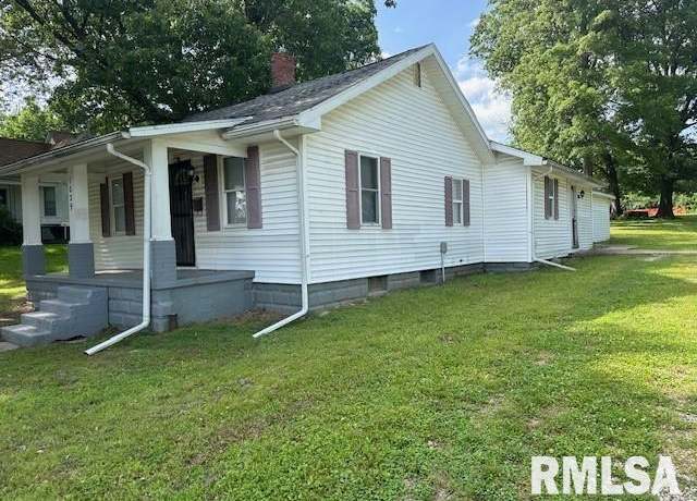 Property at 1029 E Franklin St, Taylorville, IL 62568, 3 beds, 2 baths