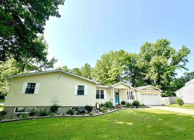 Property at 65 Sherwood Dr, Centralia, IL 62801, 4 beds, 3 baths