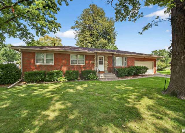 Property at 3610 N Lincoln Ave, Davenport, IA 52806, 3 beds, 2 baths