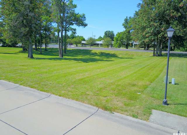 Property at 3 Eastland Ct, Carlinville, IL 62626