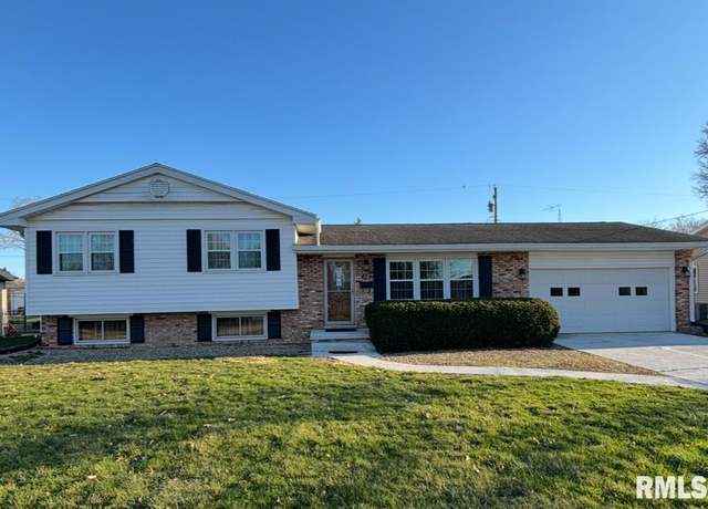 Property at 417 Pendik St, Jacksonville, IL 62650, 3 beds, 2 baths