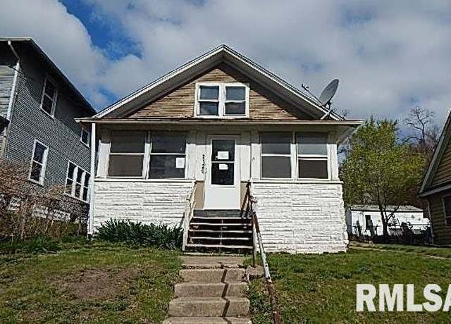 Property at 2120 Telegraph Rd, Davenport, IA 52804, 3 beds, 1 bath