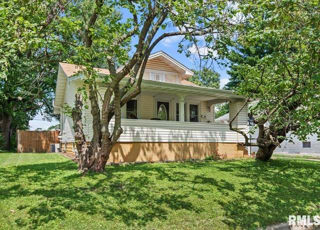 Property at 1113 Vandeveer St, Taylorville, IL 62568, 3 beds, 1.5 baths