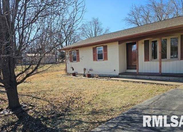 Property at 109 Hickory St, Harrisburg, IL 62946, 3 beds, 1 bath