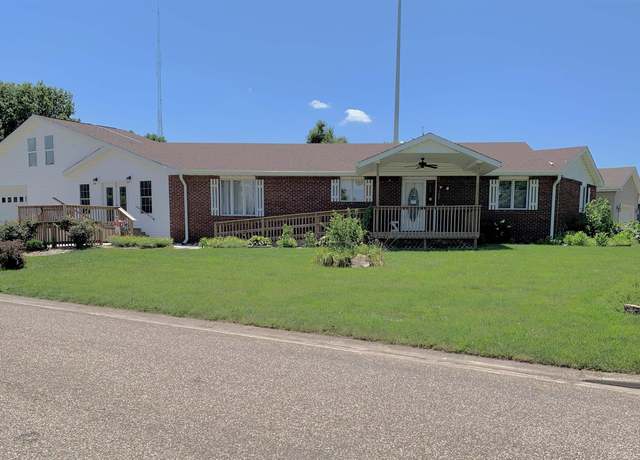 Property at 309 W Vandalia Rd, Jacksonville, IL 62650, 3 beds, 2.5 baths