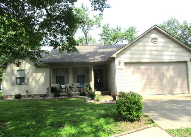 Property at 302 Elizabeth St, Benton, IL 62812, 3 beds, 2 baths