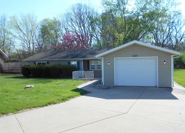 Property at 257 Jana Rd, Macomb, IL 61455, 4 beds, 2.5 baths