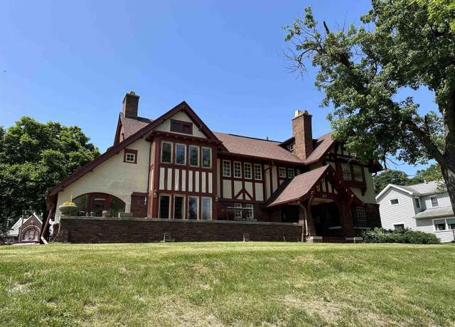 Property at 611 W High St, Peoria, IL 61606, 5 beds, 4 baths