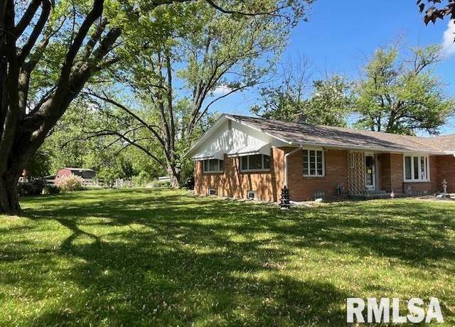 Property at 7 Waverly Ct, Davenport, IA 52804, 2 beds, 2 baths