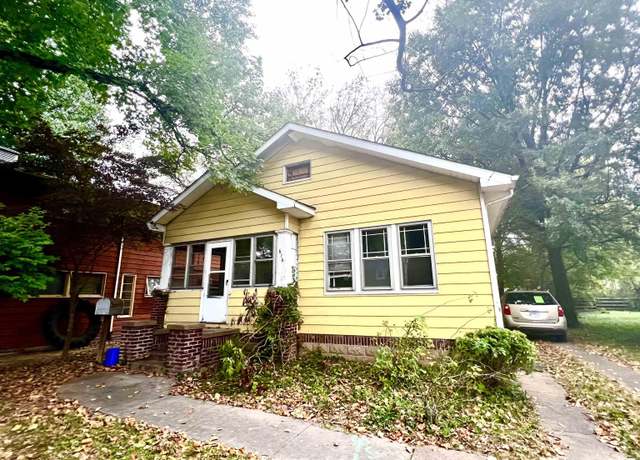 Property at 610 W Elm St, Carbondale, IL 62901, 3 beds, 1 bath