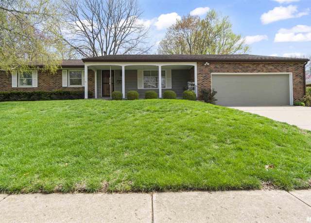 Property at 2722 N Kingston Dr, Peoria, IL 61604, 3 beds, 3 baths