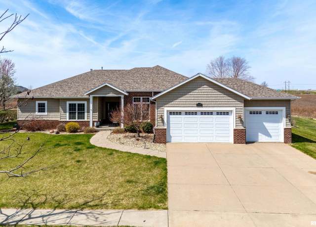 Property at 6438 Whispering Pine Dr, Davenport, IA 52807, 6 beds, 4 baths