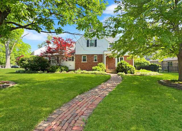 Property at 407 W Hollyridge Cir, Peoria, IL 61614, 4 beds, 3.5 baths