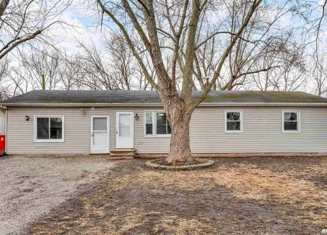 Property at 4717 11th Street A, Moline, IL 61265, 4 beds, 2 baths