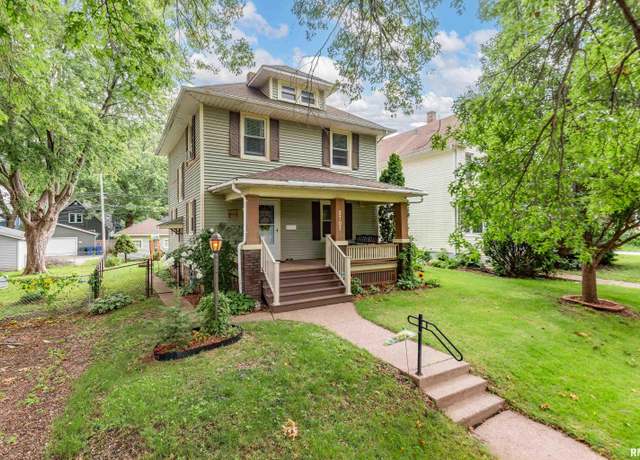 Property at 2707 Arlington Ave, Davenport, IA 52803, 3 beds, 1.5 baths