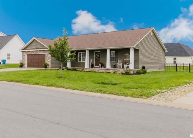 Property at 1112 Folgers St, Marion, IL 62959, 3 beds, 2 baths